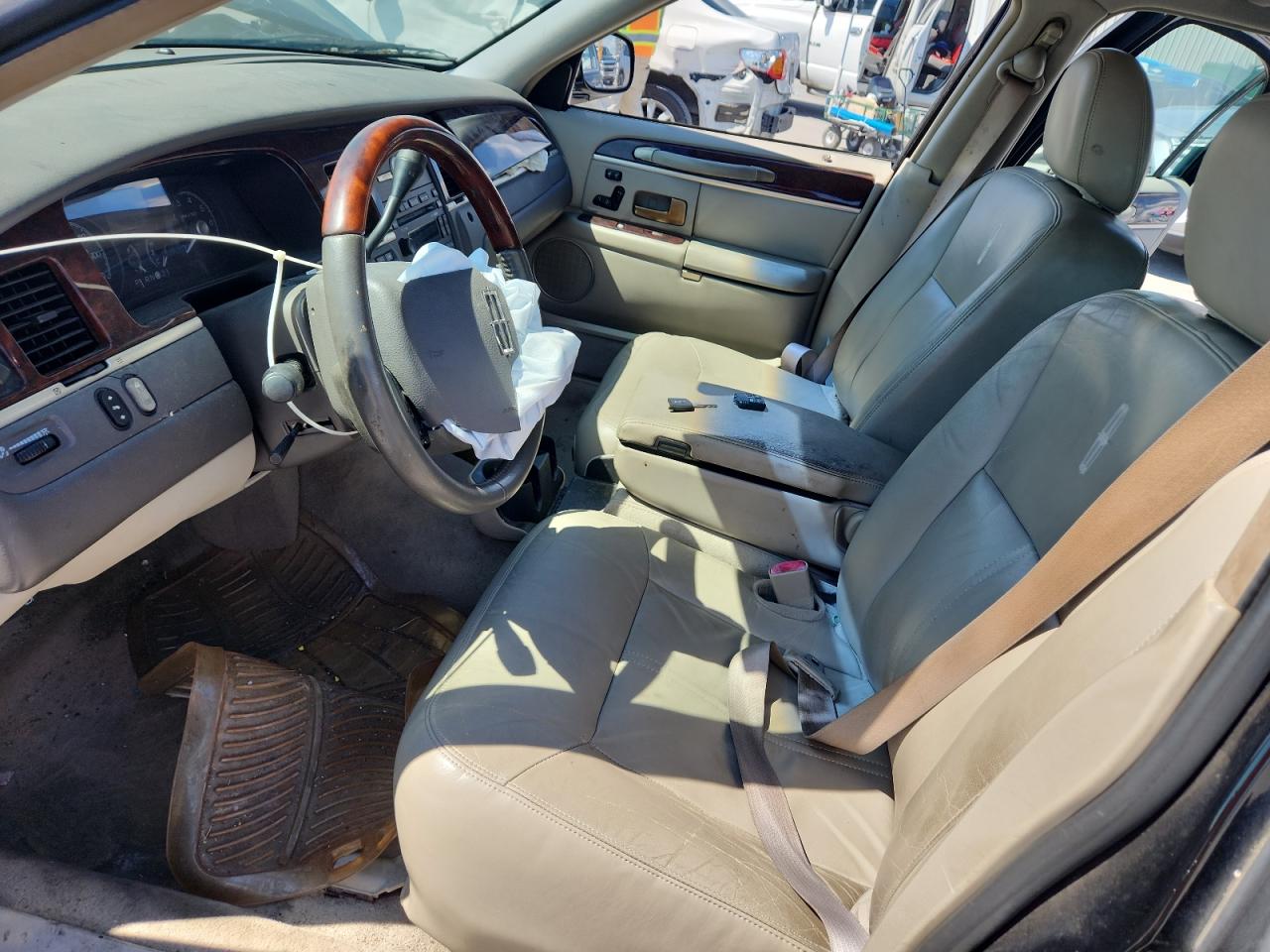 2009 Lincoln Town Car Signature Limited VIN: 2LNHM82V69X621283 Lot: 81913725