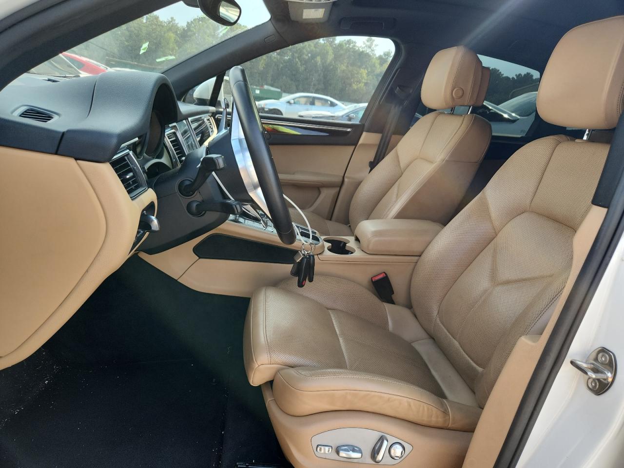 2017 Porsche Macan VIN: WP1AA2A56HLB83355 Lot: 80857925