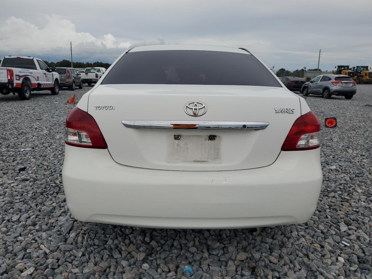 2011 Toyota Yaris VIN: JTDBT4K37B1405865 Lot: 71492585