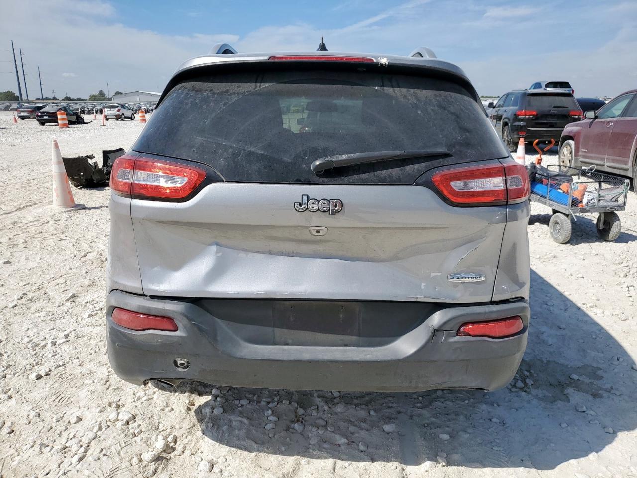 2015 Jeep Cherokee Latitude VIN: 1C4PJLCB3FW793343 Lot: 82069515