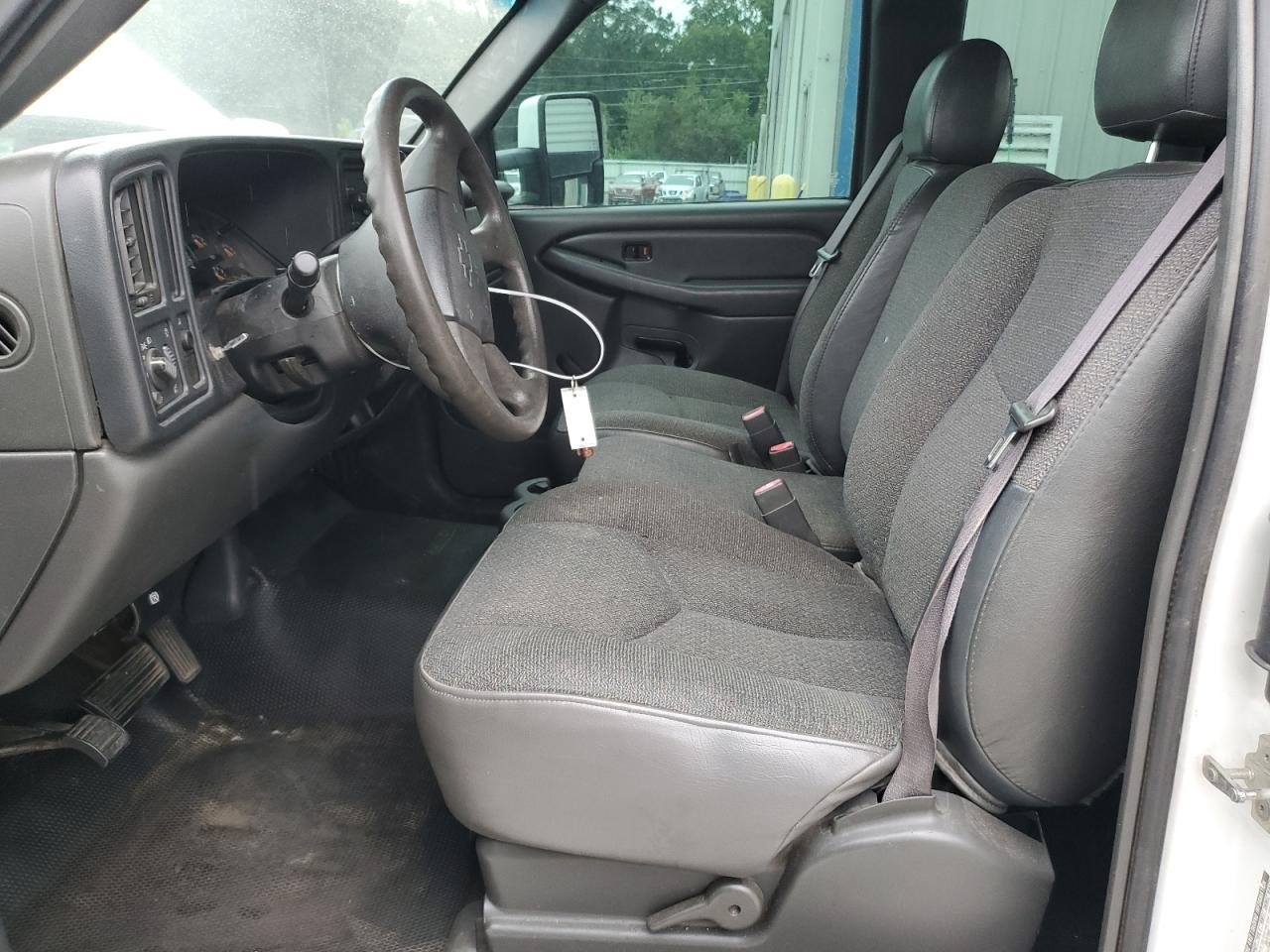 2005 Chevrolet Silverado C2500 Heavy Duty VIN: 1GCHC29U95E116870 Lot: 84033335