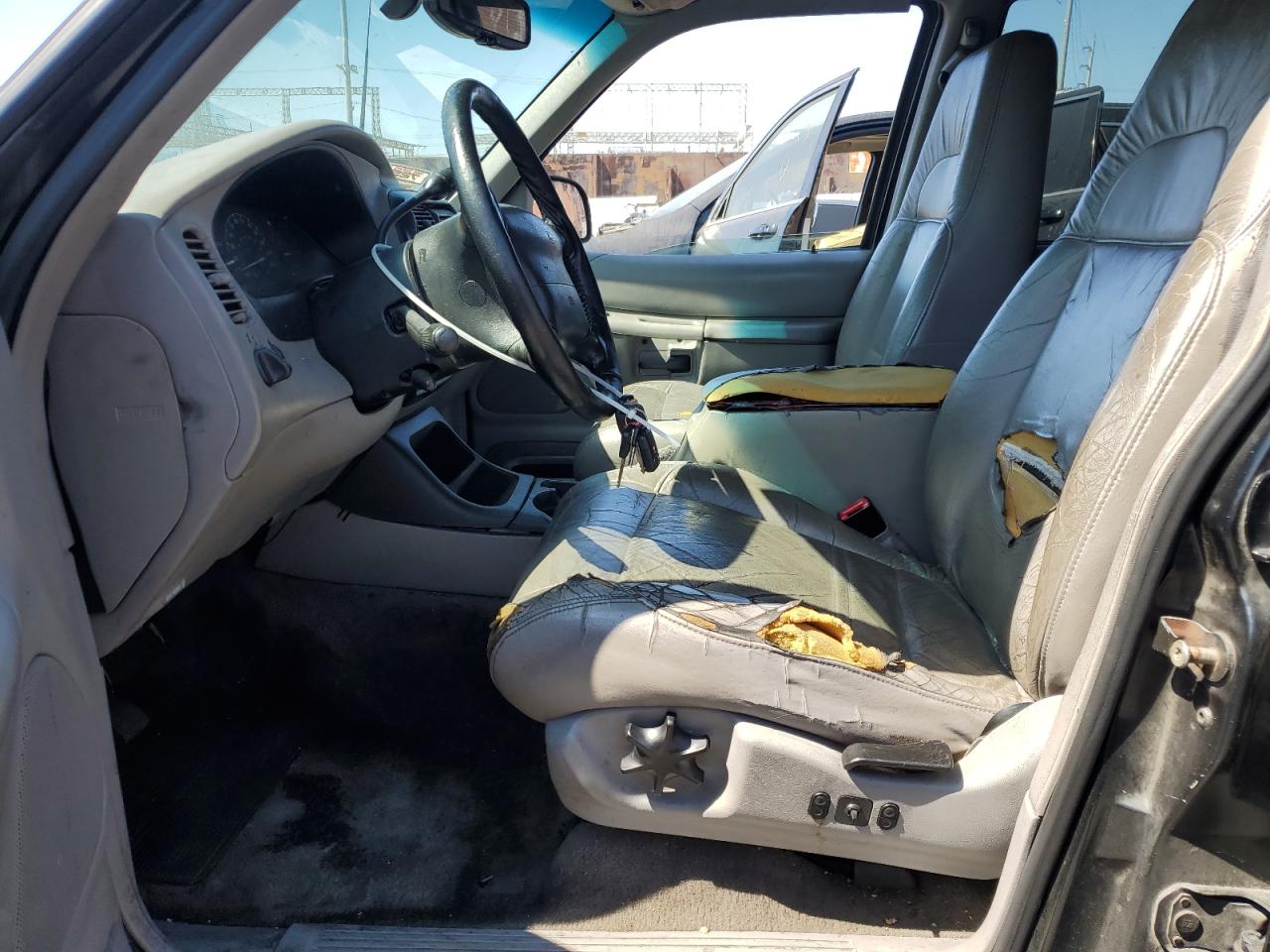 1999 Ford Explorer VIN: 1FMZU32EXXUC85472 Lot: 81102475