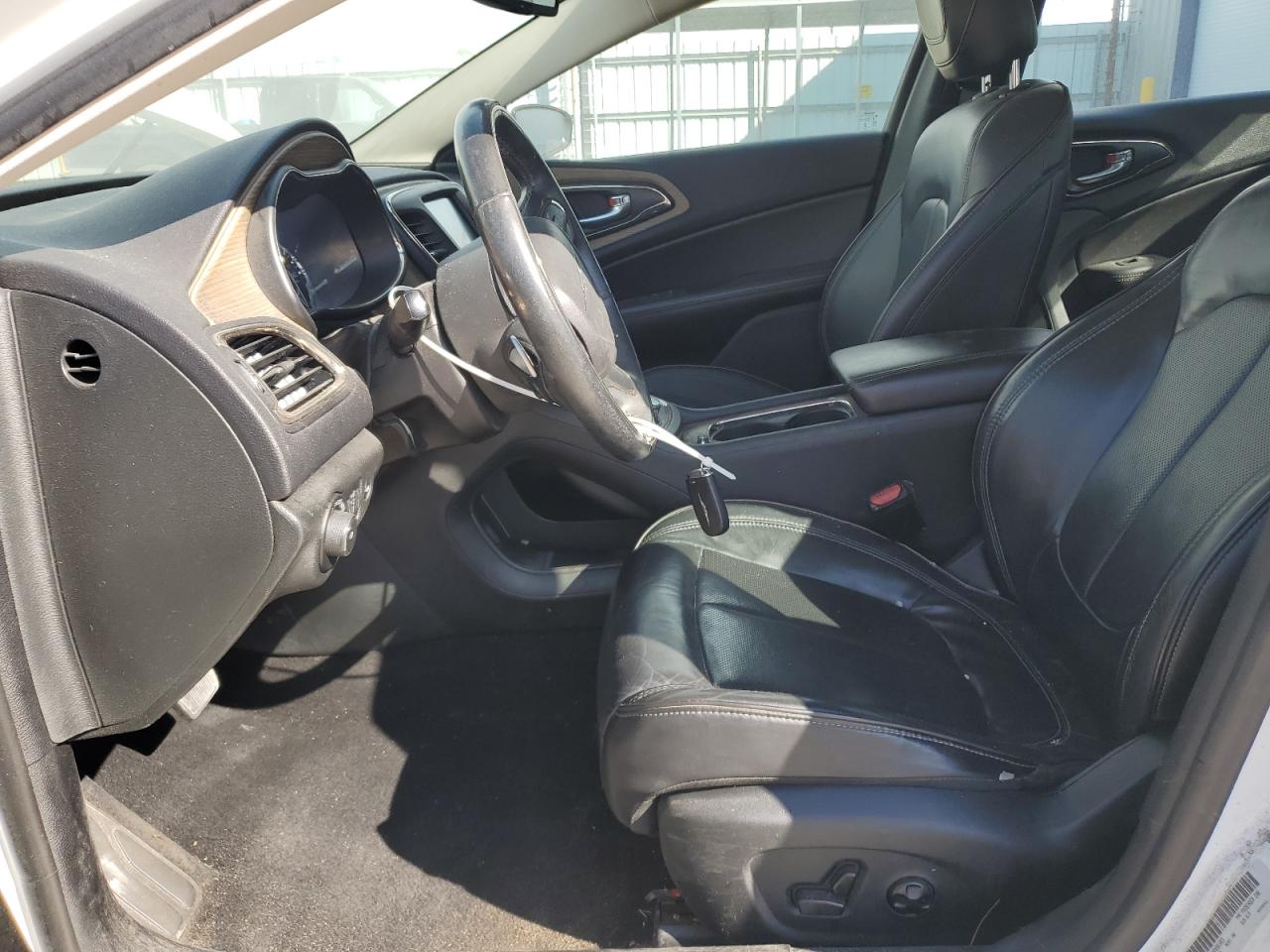 2015 Chrysler 200 C VIN: 1C3CCCCGXFN581053 Lot: 81310195