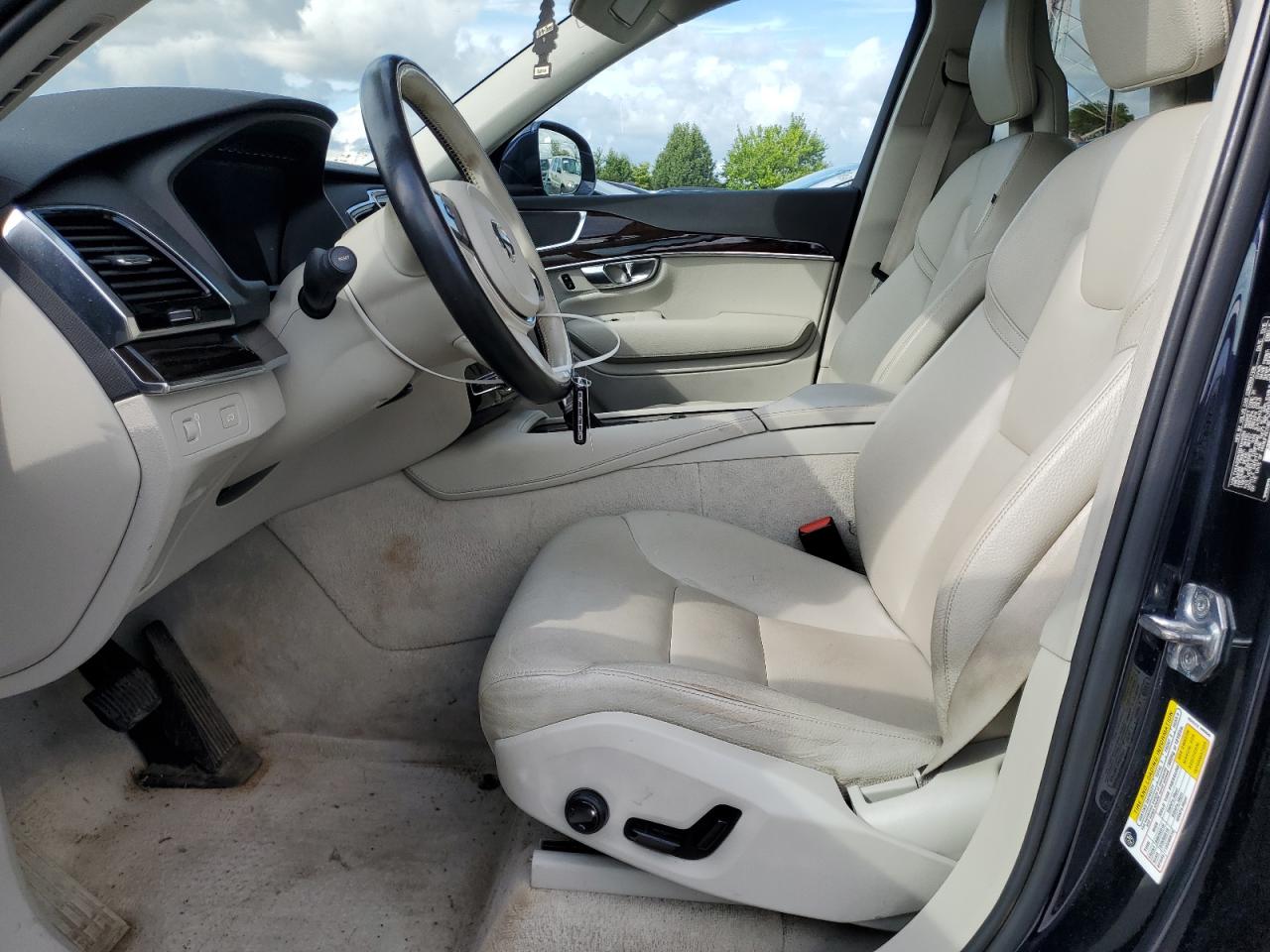 2016 Volvo Xc90 T6 VIN: YV4A22PK9G1044694 Lot: 82061095