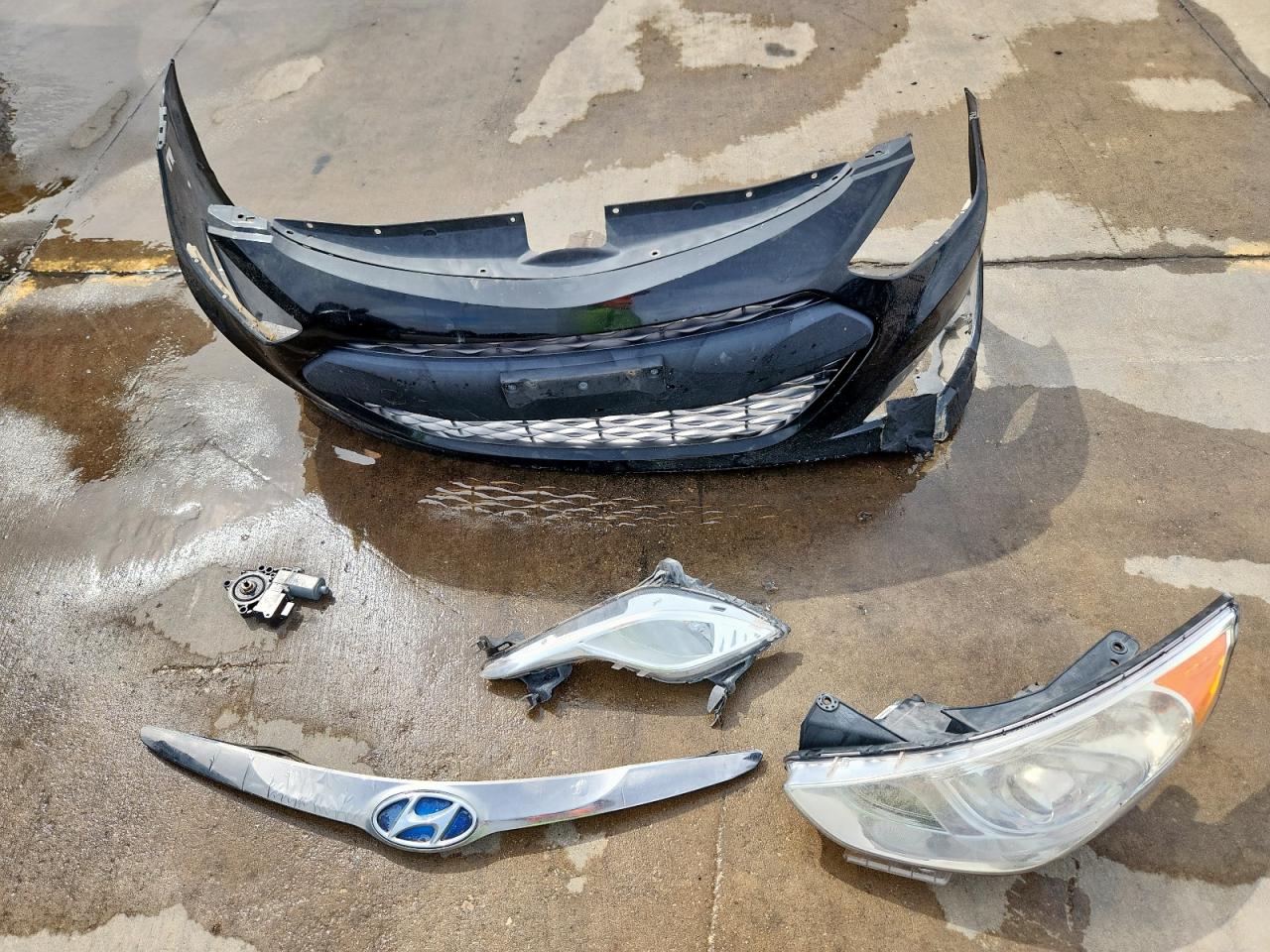 2015 Hyundai Sonata Hybrid VIN: KMHEC4A44FA129184 Lot: 84005665