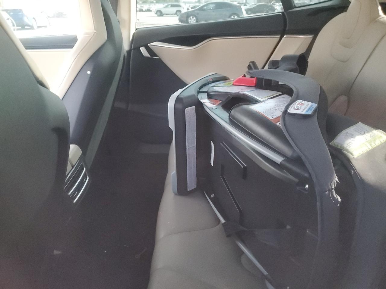 2013 Tesla Model S VIN: 5YJSA1CN6DFP27413 Lot: 70700425