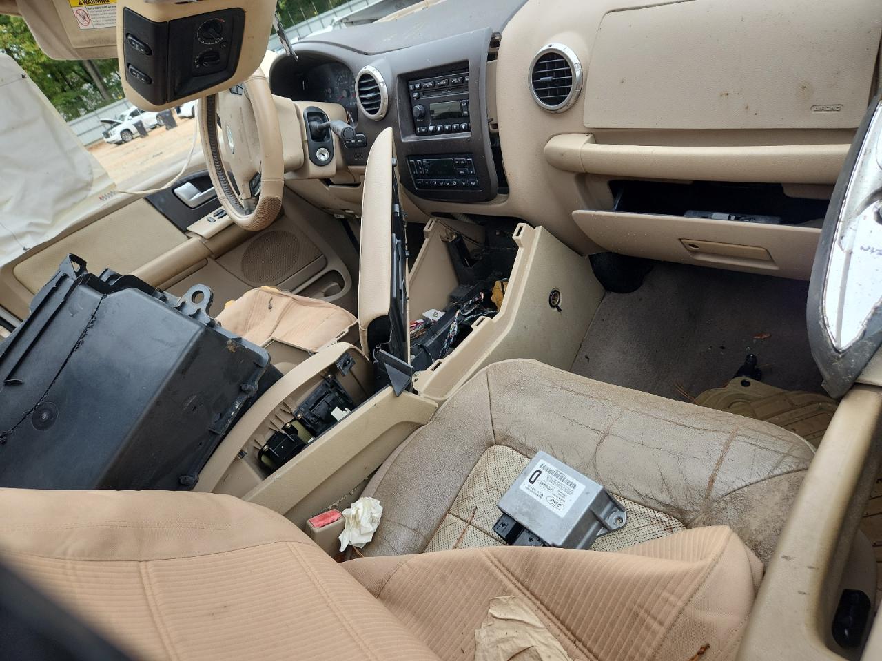 2004 Ford Expedition Eddie Bauer VIN: 1FMFU17L74LA54321 Lot: 84786285