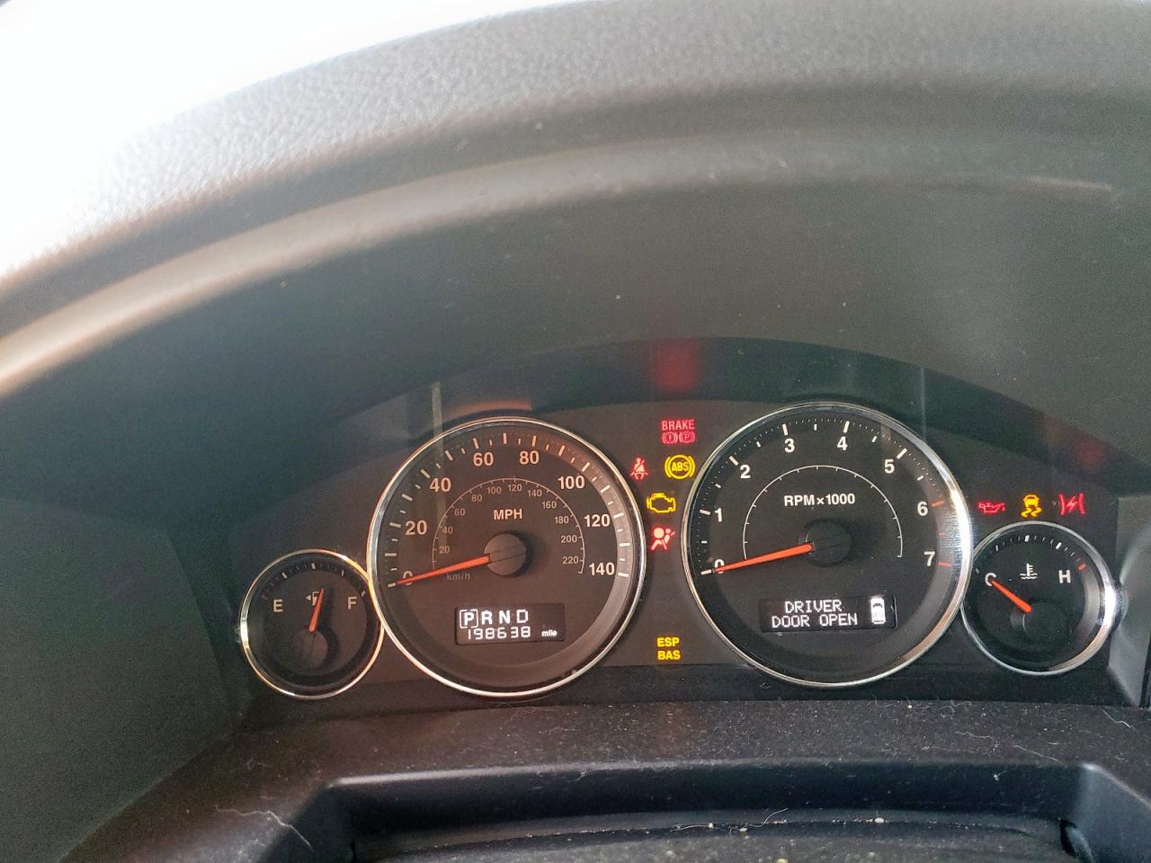2008 Jeep Commander Sport VIN: 1J8HH48K38C223726 Lot: 71426635