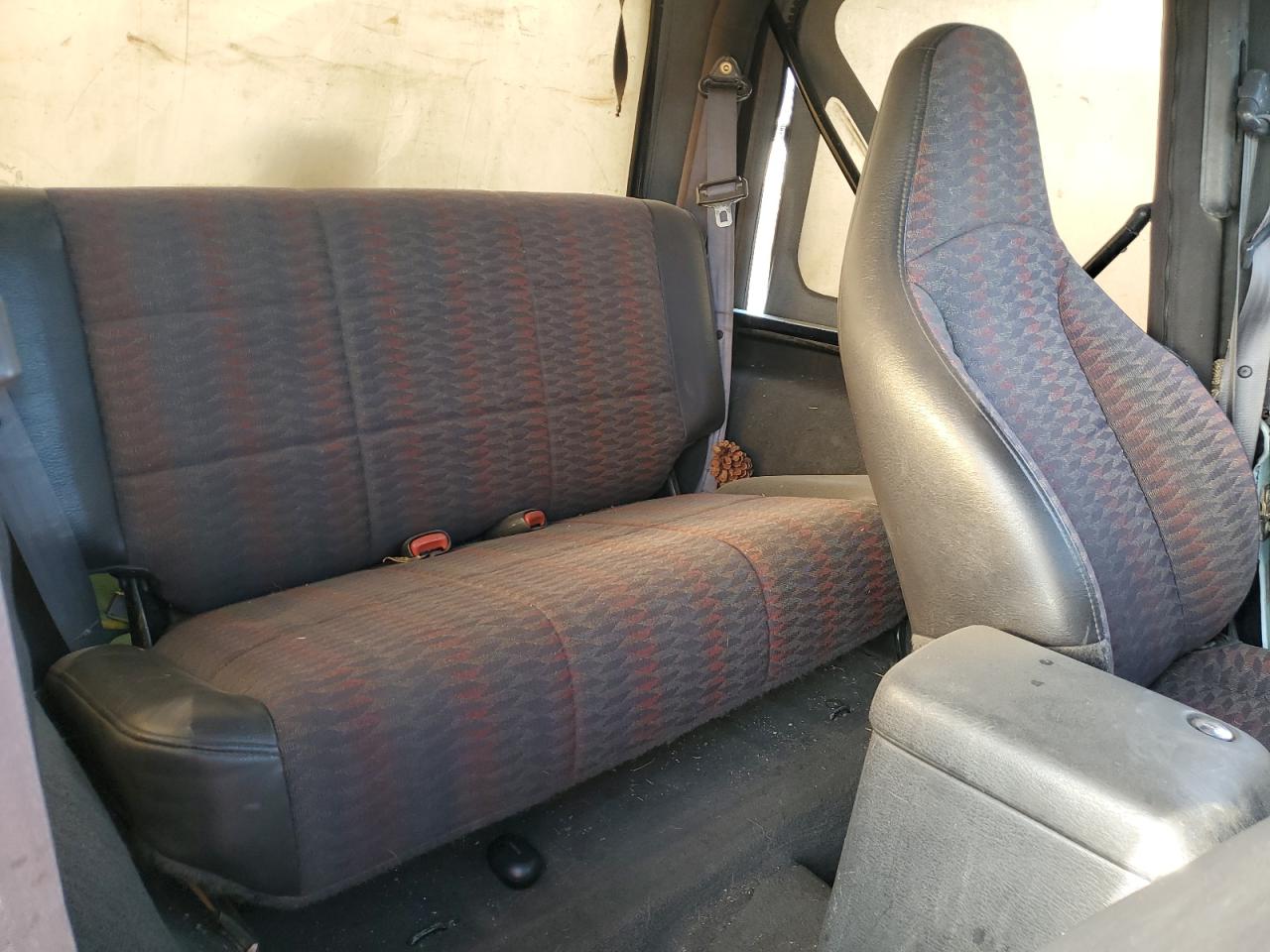 2000 Jeep Wrangler / Tj Sport VIN: 1J4FA49S9YP761383 Lot: 82173305