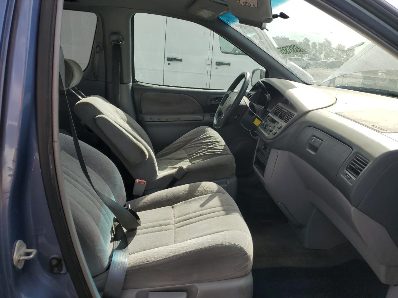 1998 Toyota Sienna Le VIN: 4T3ZF13C3WU027909 Lot: 83837585