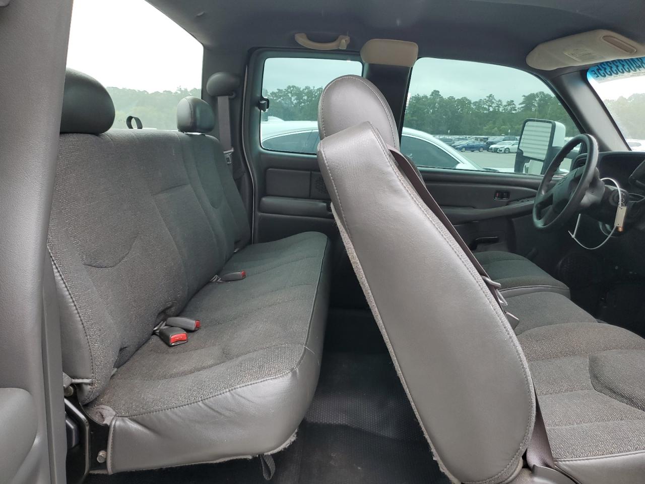 2005 Chevrolet Silverado C2500 Heavy Duty VIN: 1GCHC29U95E116870 Lot: 84033335