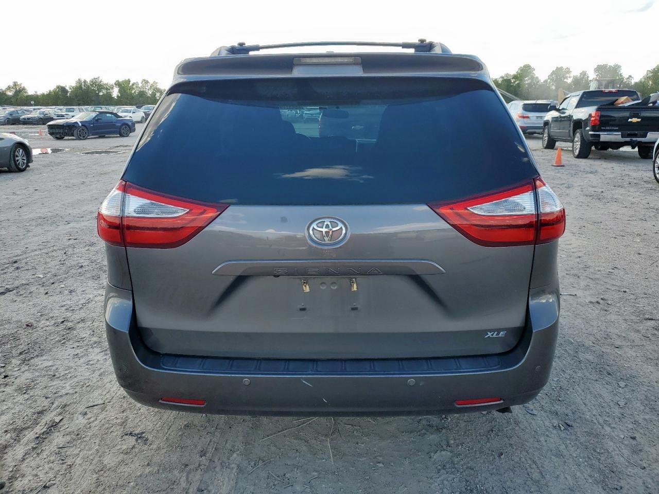 2017 Toyota Sienna Xle VIN: 5TDYZ3DC0HS800059 Lot: 84377995