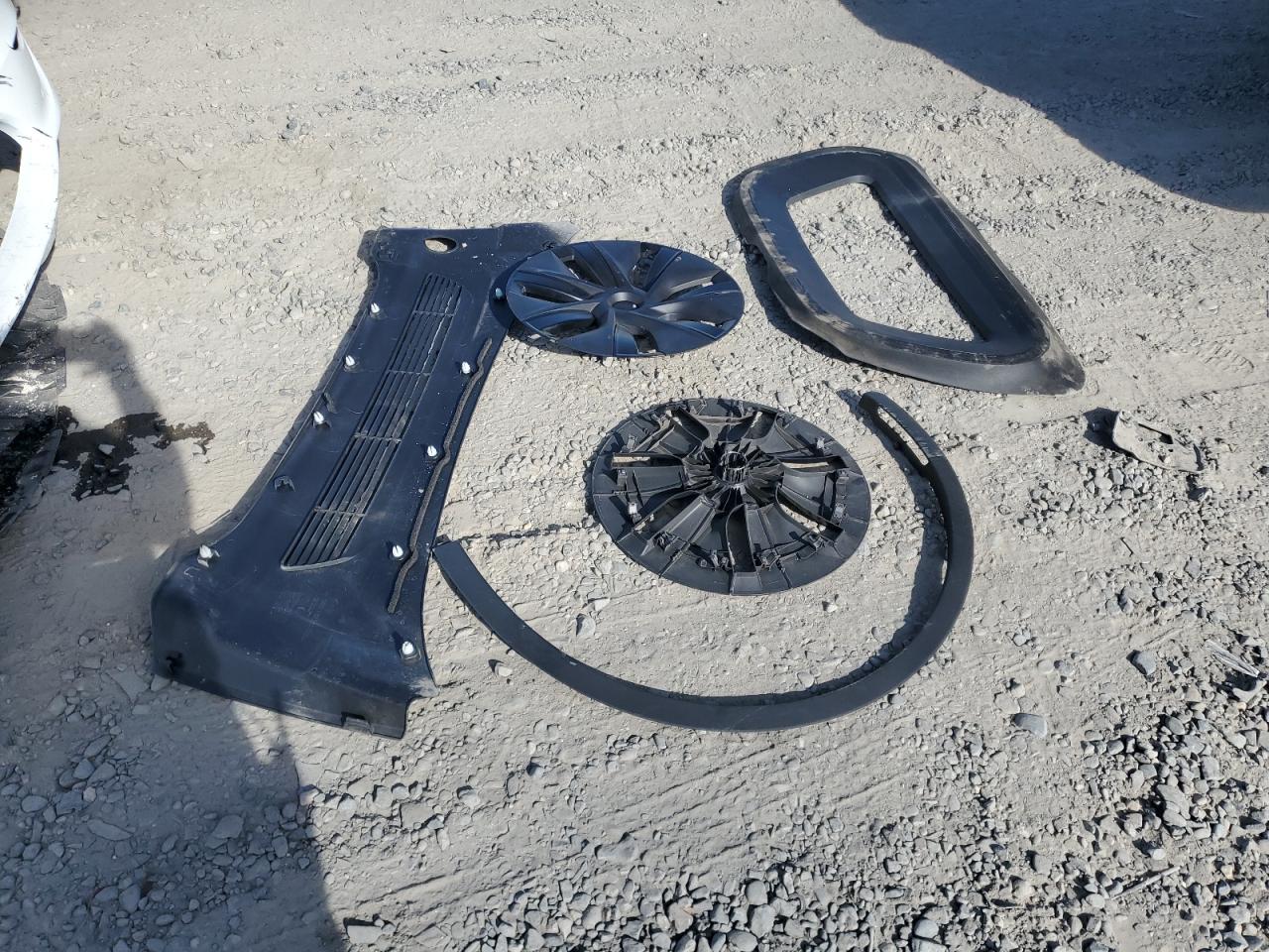 2025 Tesla Model Y VIN: 7SAYGDEE9SF276162 Lot: 71872725