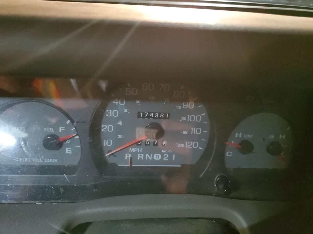 2000 Mercury Grand Marquis Gs VIN: 639727 Lot: 80020485