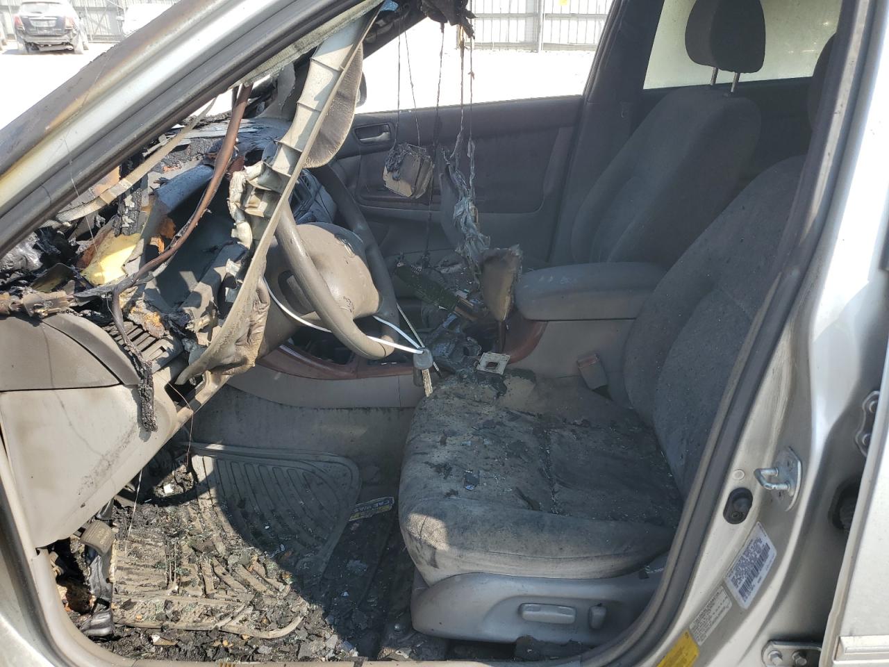 2003 Toyota Camry Le VIN: 4T1BE30K73U683658 Lot: 81338465