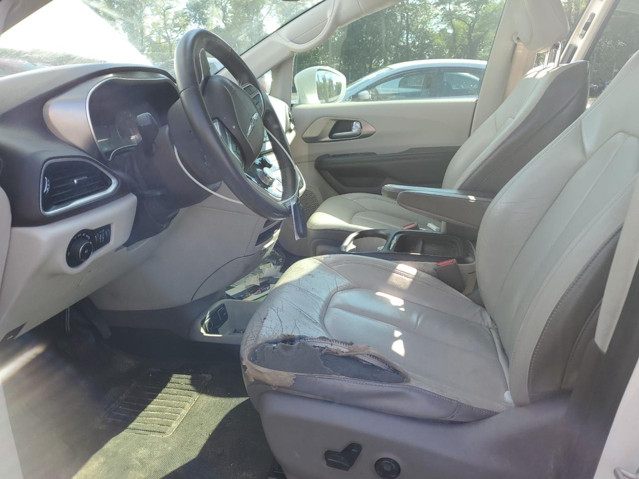 2017 Chrysler Pacifica Touring L VIN: 2C4RC1BG7HR705104 Lot: 81270755