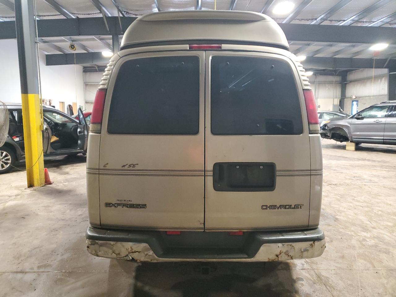 2002 Chevrolet Express G2500 VIN: 1GBGG29R721145366 Lot: 82151735