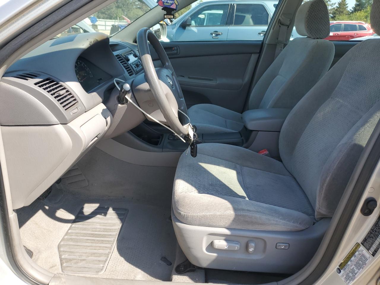 2004 Toyota Camry Le VIN: 4T1BE32K74U831810 Lot: 80287735