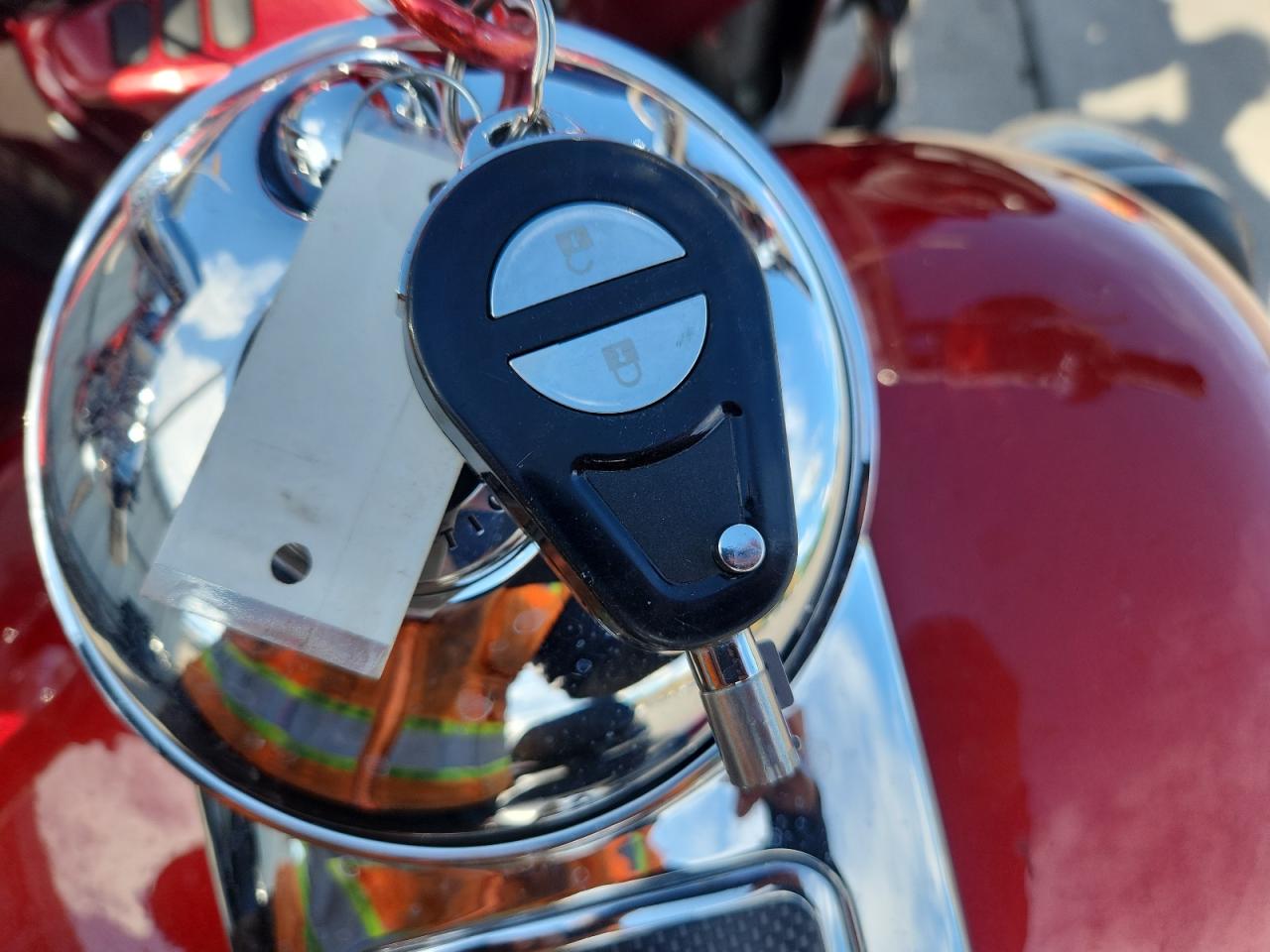 2016 Harley-Davidson Fltruse Cvo Road Glide VIN: 1HD1TAN18GB956682 Lot: 80749835