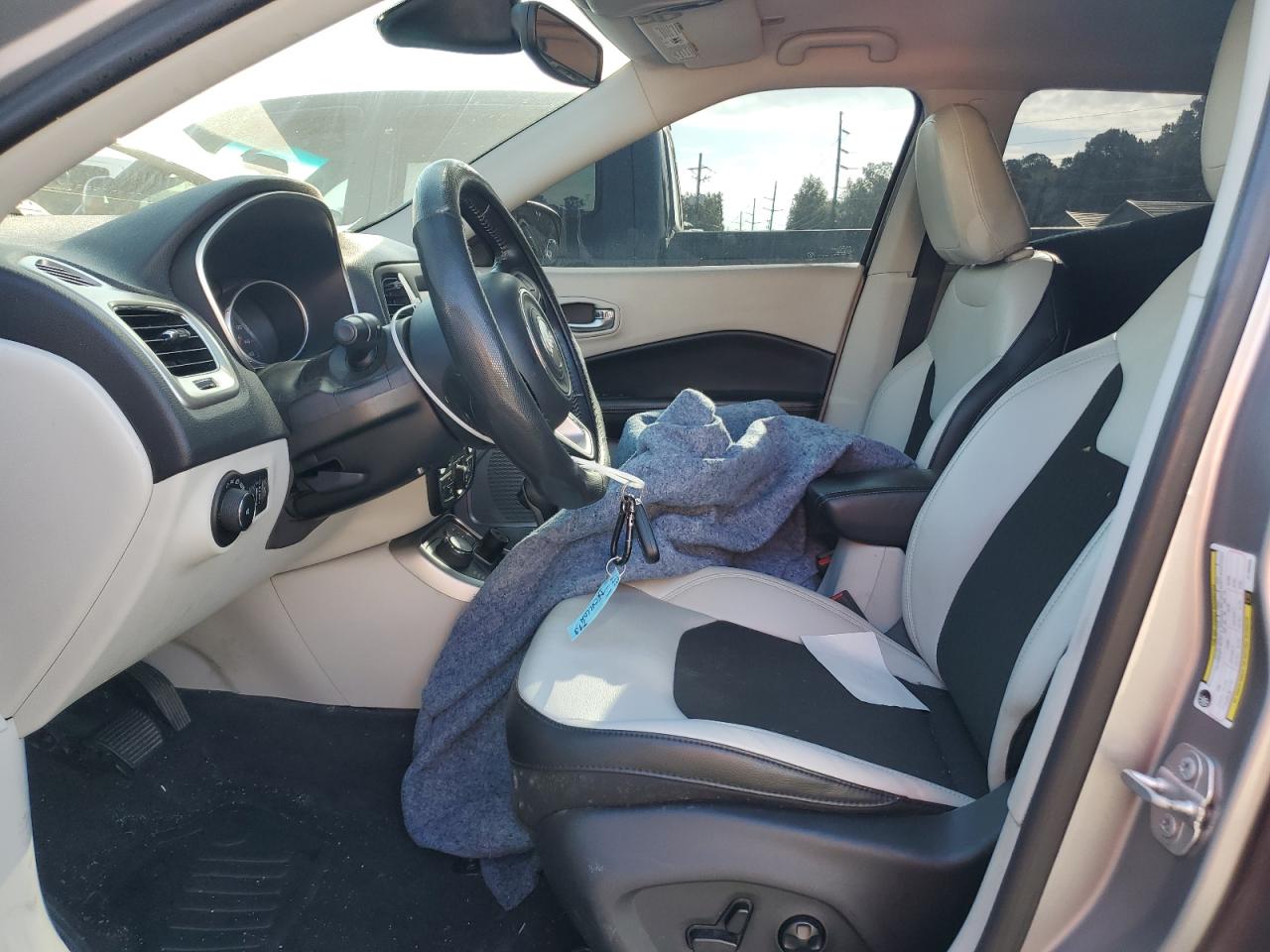 2018 Jeep Compass Latitude VIN: 3C4NJDBB4JT180998 Lot: 72038895