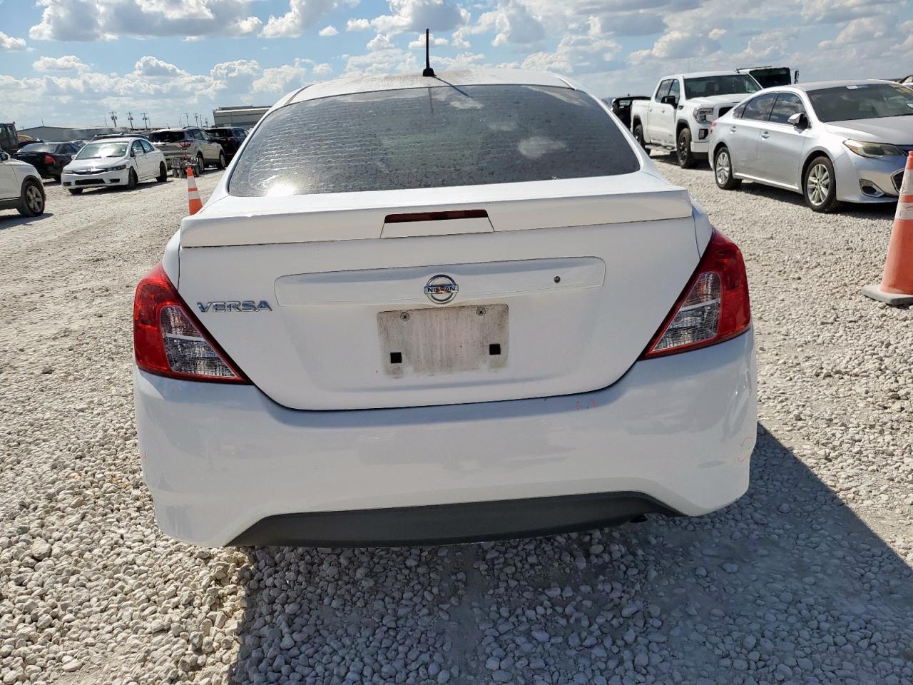 2017 Nissan Versa S VIN: 3N1CN7AP5HL862277 Lot: 84230705