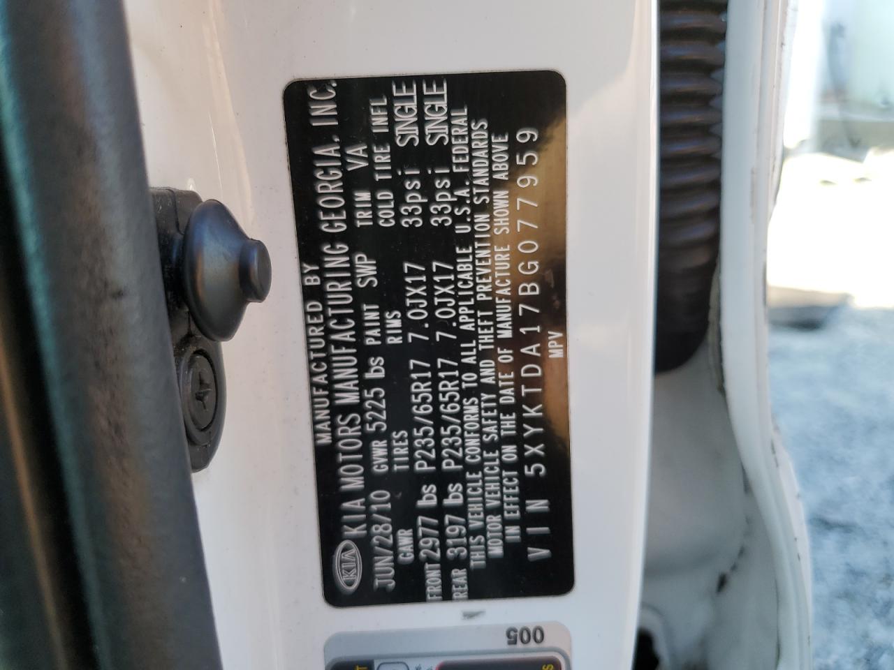 2011 Kia Sorento Base VIN: 5XYKTDA17BG077959 Lot: 81502325