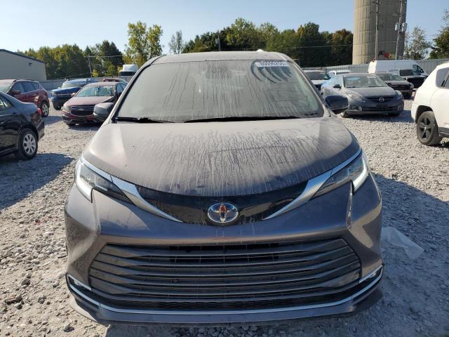  TOYOTA SIENNA 2022 Серый