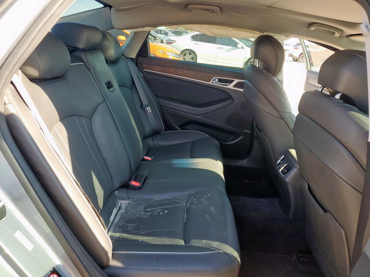 2015 Hyundai Genesis 3.8L VIN: KMHGN4JE7FU064650 Lot: 71511595