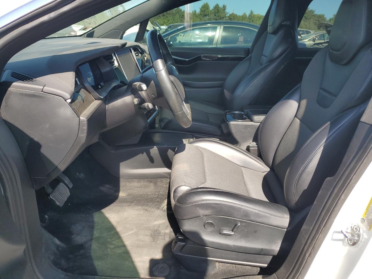 2017 Tesla Model X VIN: 5YJXCBE25HF055455 Lot: 84272645