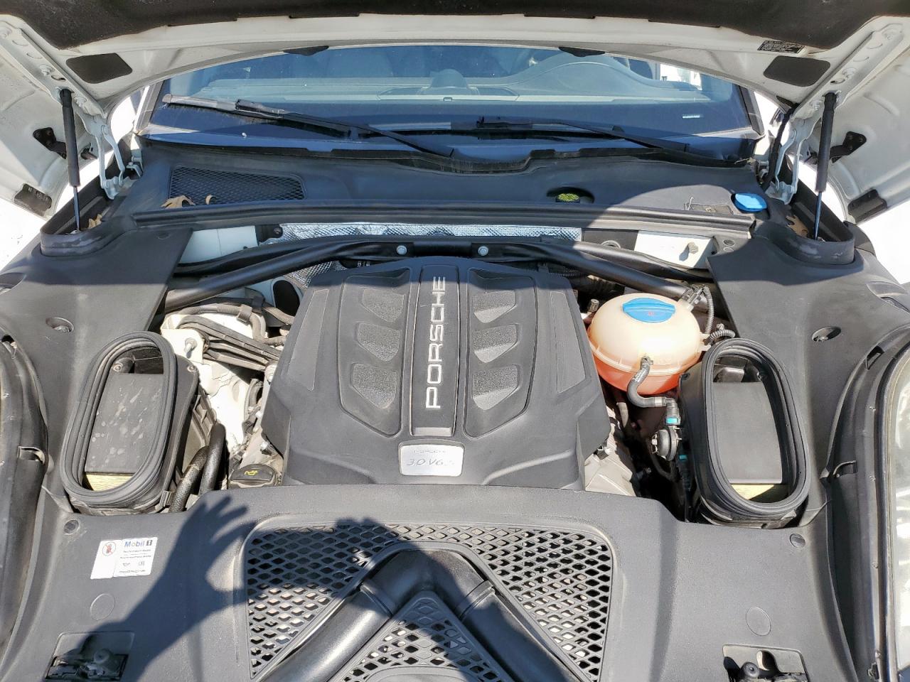 WP1AB2A53GLB46047 2016 Porsche Macan S