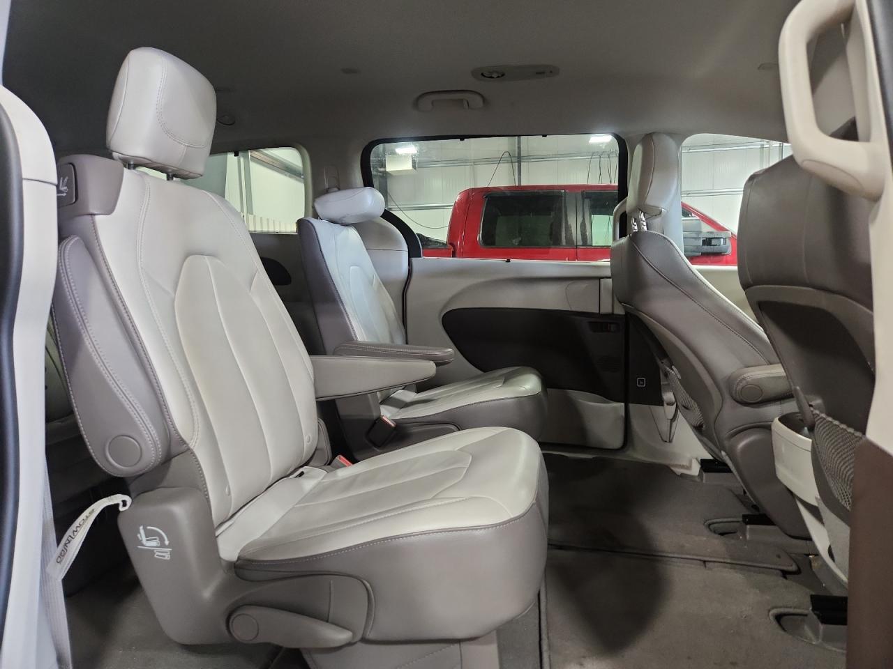 2017 Chrysler Pacifica Touring L VIN: 2C4RC1BG8HR833643 Lot: 84419615