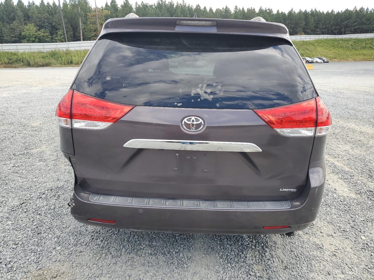 2011 Toyota Sienna Xle VIN: 5TDYK3DC5BS125577 Lot: 83800055