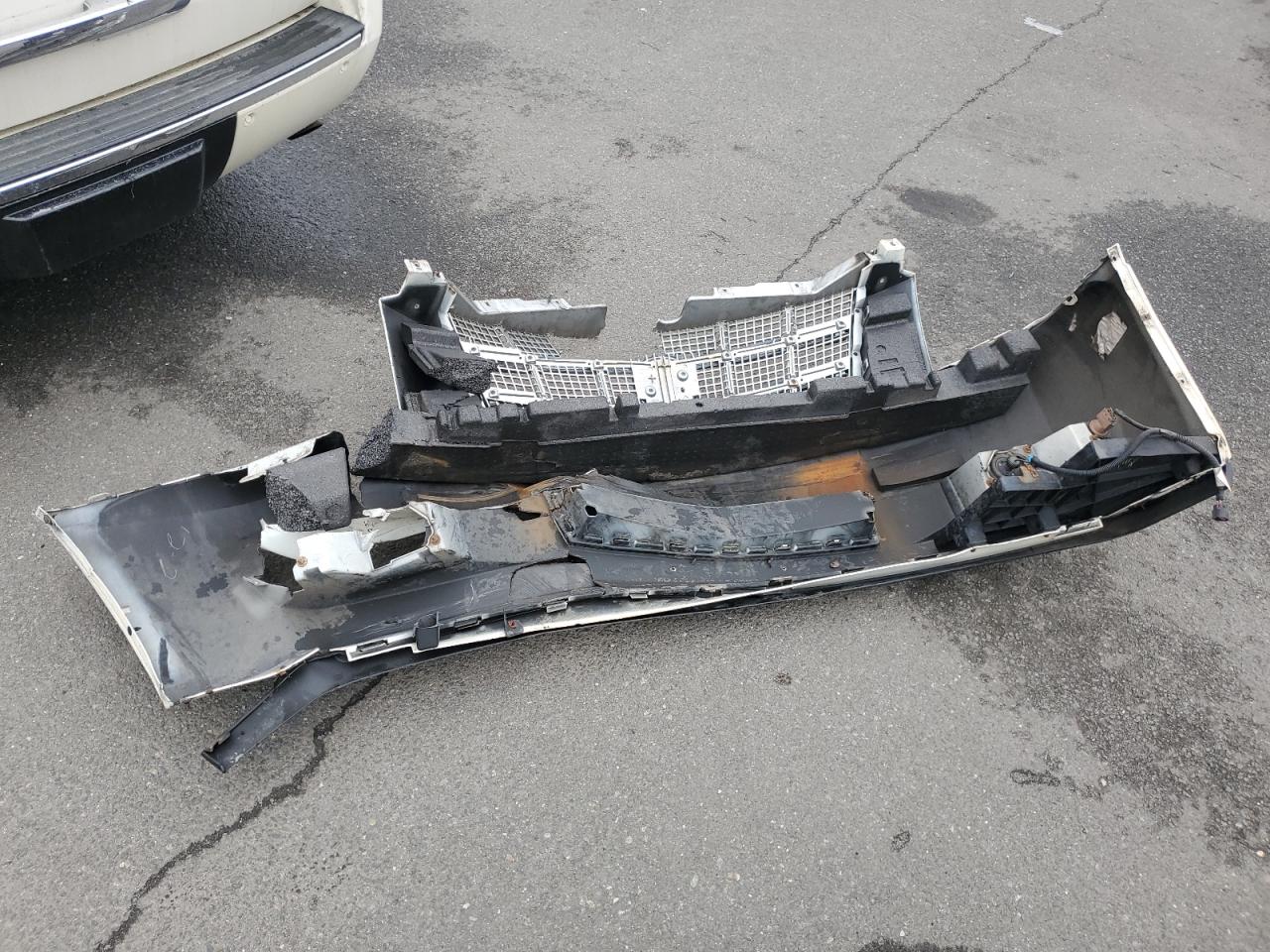 2011 Cadillac Escalade Esv Platinum VIN: 1GYS3KEF2BR252883 Lot: 82065945