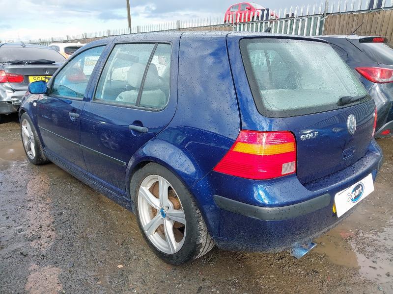 2002 VOLKSWAGEN GOLF SE 