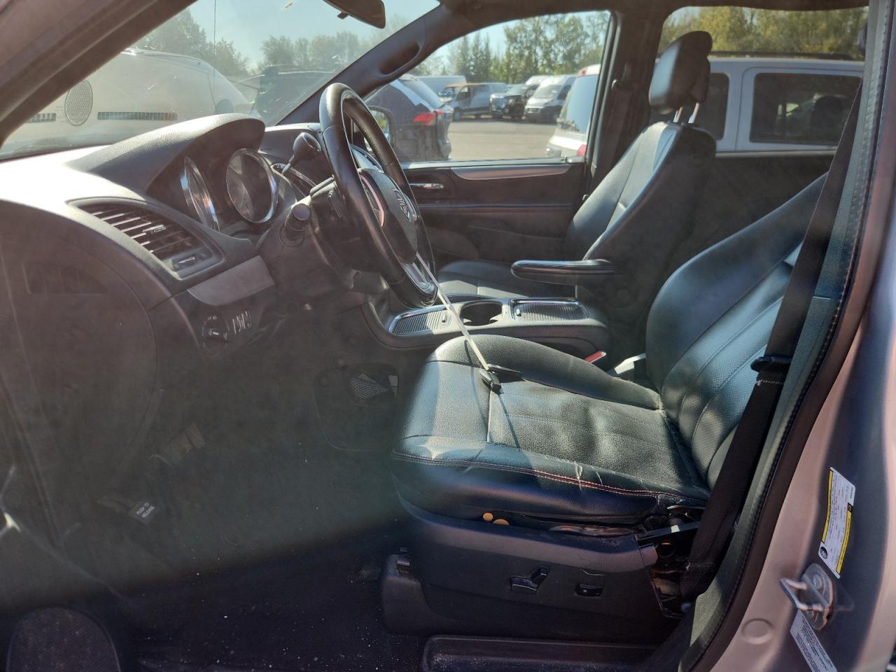 2016 Dodge Grand Caravan R/T VIN: 2C4RDGEG2GR352555 Lot: 81802565