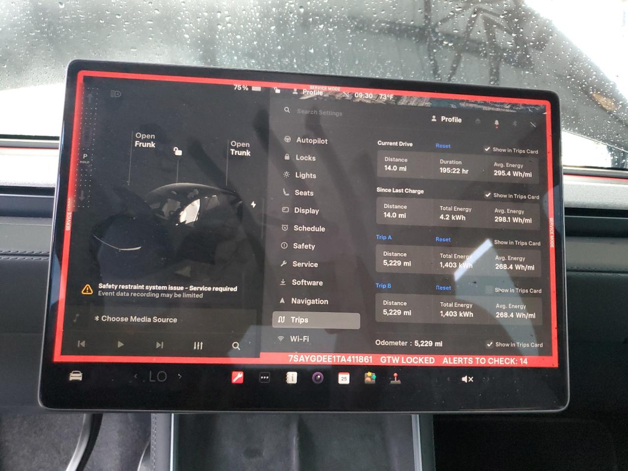 2026 Tesla Model Y VIN: 7SAYGDEE1TA411861 Lot: 84166285