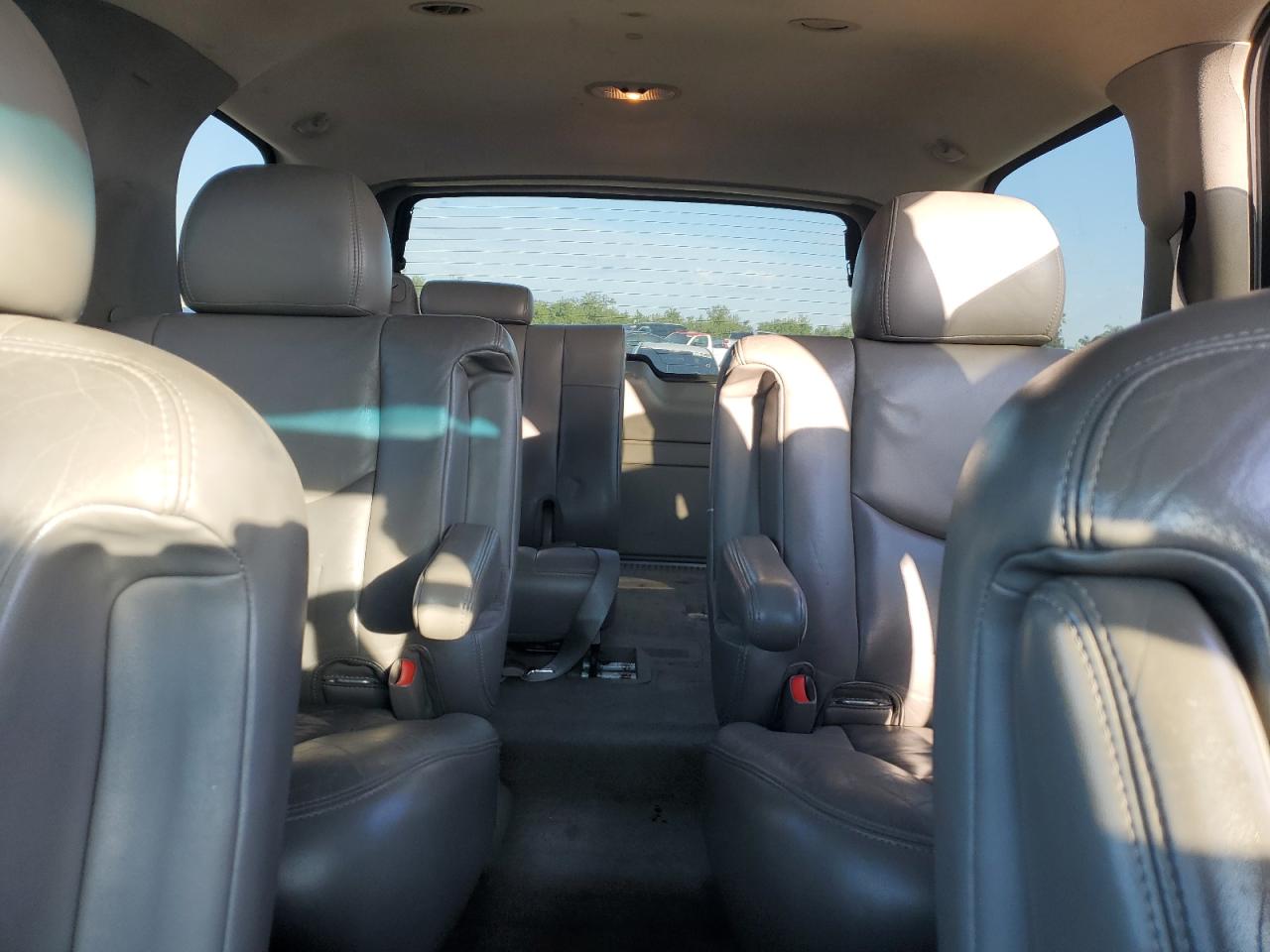 2005 GMC Yukon Denali VIN: 1GKEK63U45J172734 Lot: 84050315