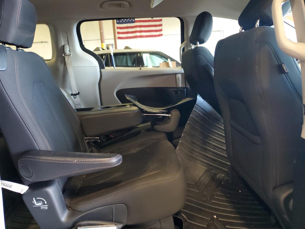 2017 Chrysler Pacifica Touring L VIN: 2C4RC1BG8HR844691 Lot: 71843115