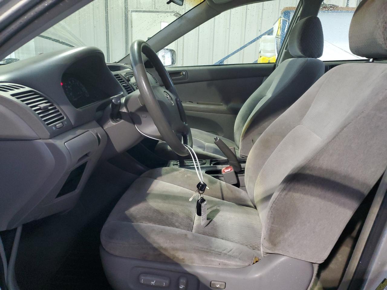 2004 Toyota Camry Le VIN: 4T1BE32K04U821989 Lot: 83863145