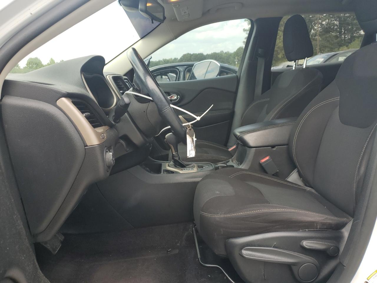 2017 Jeep Cherokee Latitude VIN: 1C4PJLCB3HD221509 Lot: 81204085