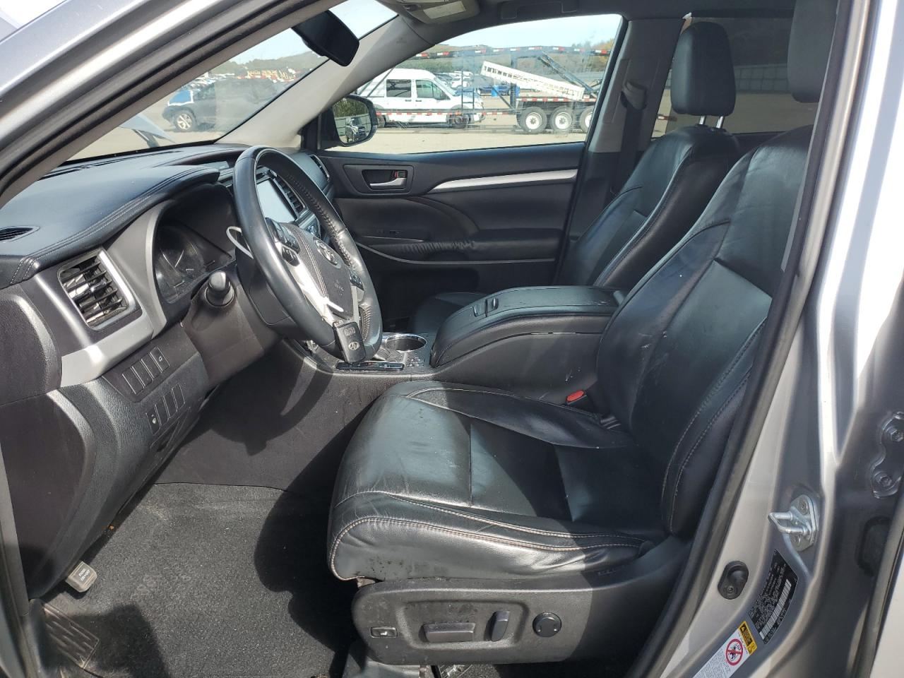 2016 Toyota Highlander Xle VIN: 5TDJKRFH6GS261883 Lot: 81831905