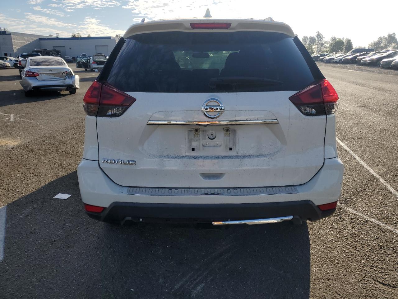 2018 Nissan Rogue S VIN: 5N1AT2MT4JC838992 Lot: 81732205