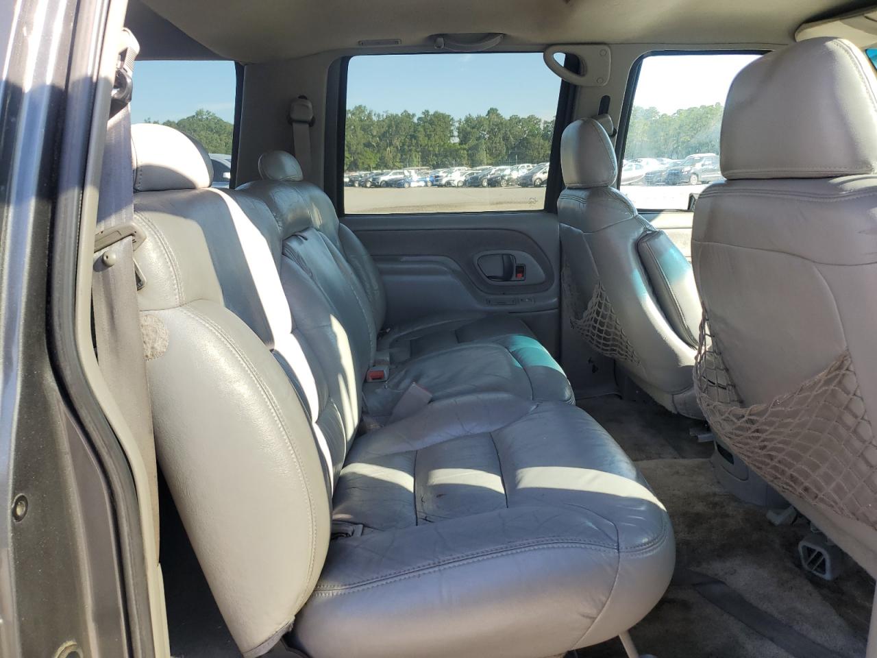 1999 Chevrolet Suburban C1500 VIN: 1GNEC16R7XJ377686 Lot: 80716255