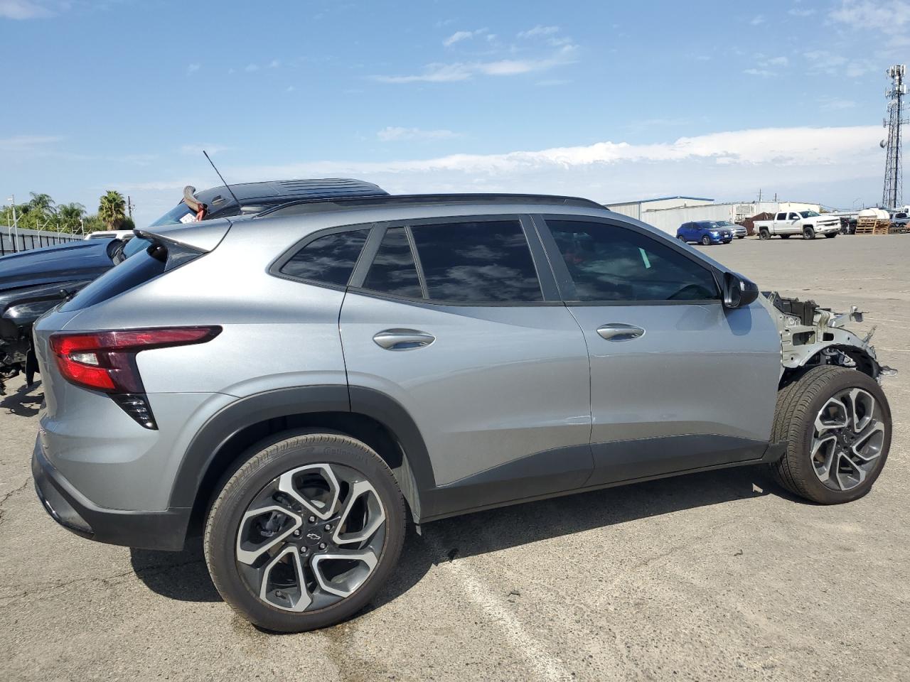 2025 Chevrolet Trax 2Rs KL77LJEP9SC107127 photo #4