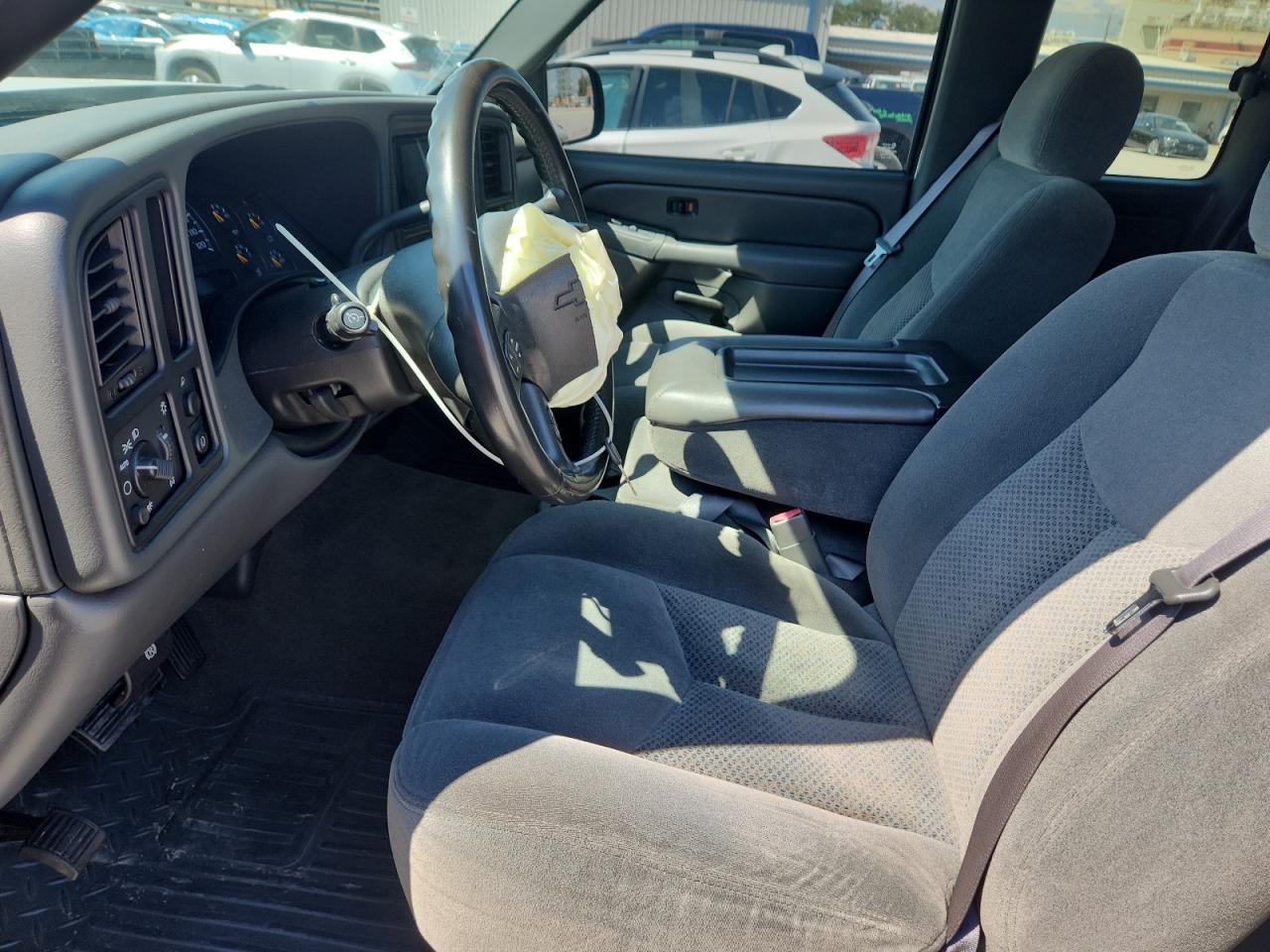 2005 Chevrolet Silverado C1500 VIN: 2GCEC19T551374437 Lot: 84639095