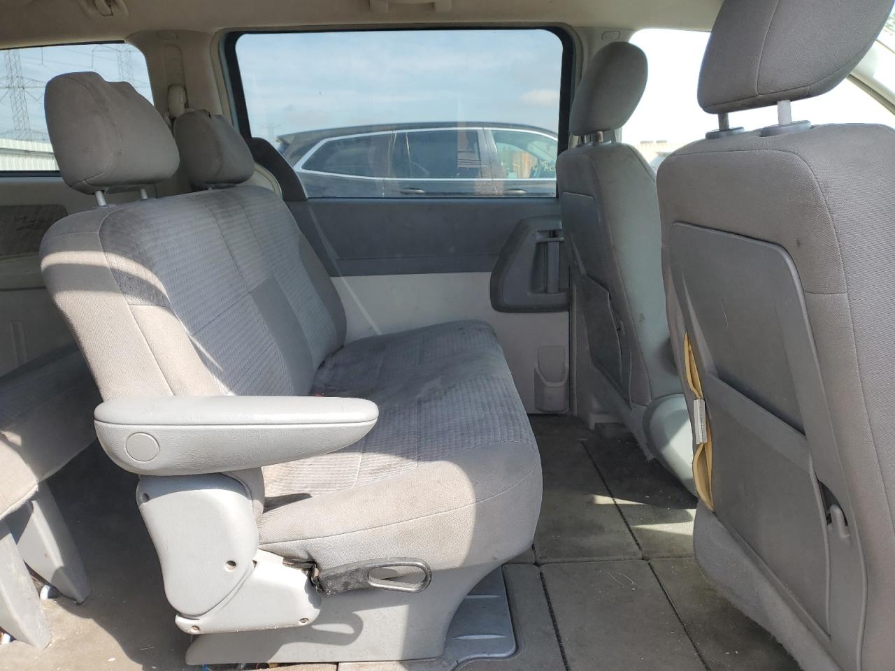 2008 Chrysler Town & Country Lx VIN: 2A8HR44HX8R665532 Lot: 81726655