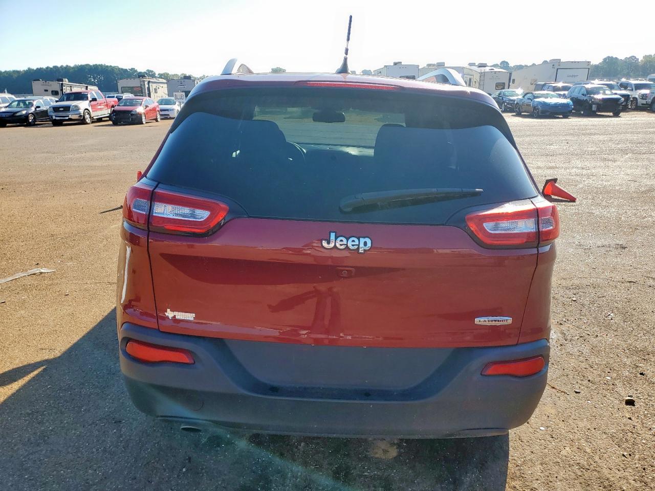 2015 Jeep Cherokee Latitude VIN: 1C4PJLCB1FW700299 Lot: 84403975