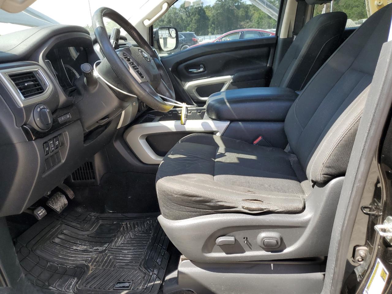 2017 Nissan Titan Sv VIN: 1N6AA1E65HN560760 Lot: 84422045