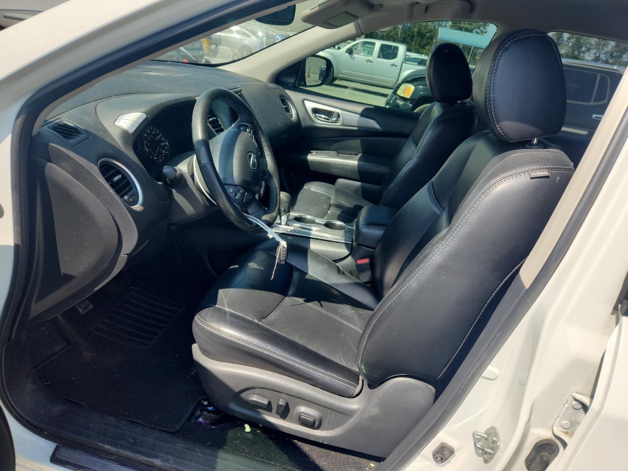 2018 Nissan Pathfinder S VIN: 5N1DR2MN3JC643110 Lot: 82080195