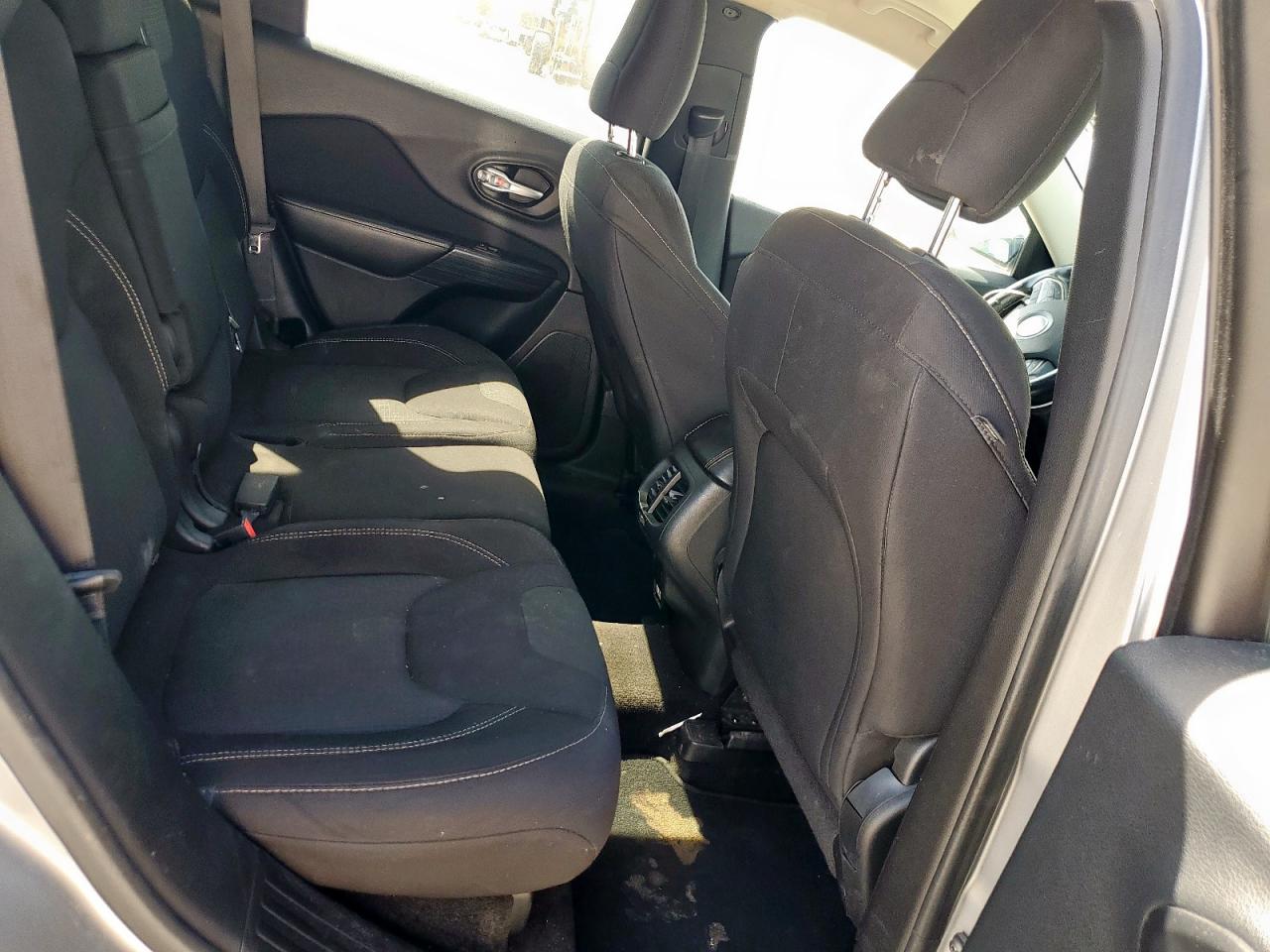 2015 Jeep Cherokee Latitude VIN: 1C4PJLCB3FW793343 Lot: 82069515